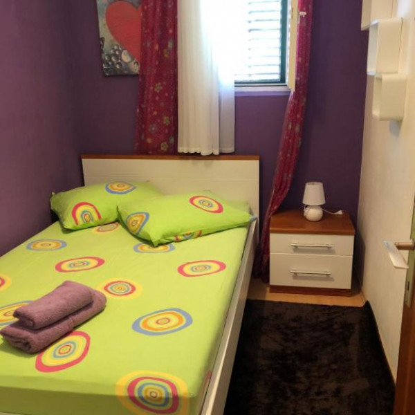 Bedrooms, Apartments Ruža, Travel agency Charly, Murter, Dalmatia, Croatia Betina