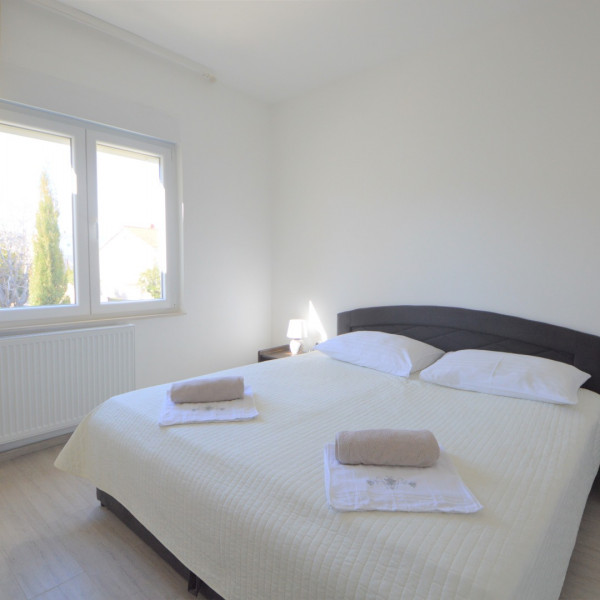 Bedrooms, Apartment Marta, Travel agency Charly, Murter, Dalmatia, Croatia Betina