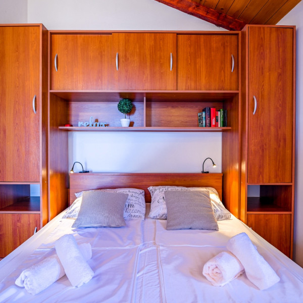 Bedrooms, Apartment Dario, Travel agency Charly, Murter, Dalmatia, Croatia Betina