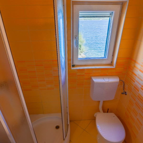 Bathroom / WC, Apartment Dario, Travel agency Charly, Murter, Dalmatia, Croatia Betina