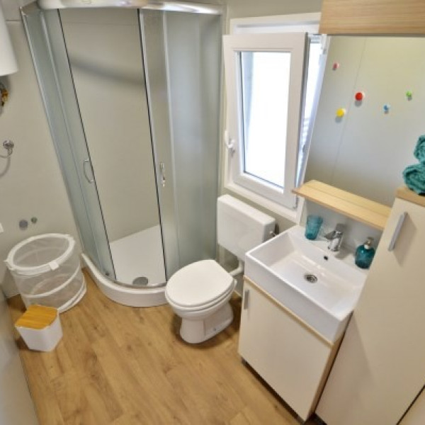Bathroom / WC, Mobile home Cvita, Travel agency Charly, Murter, Dalmatia, Croatia Betina